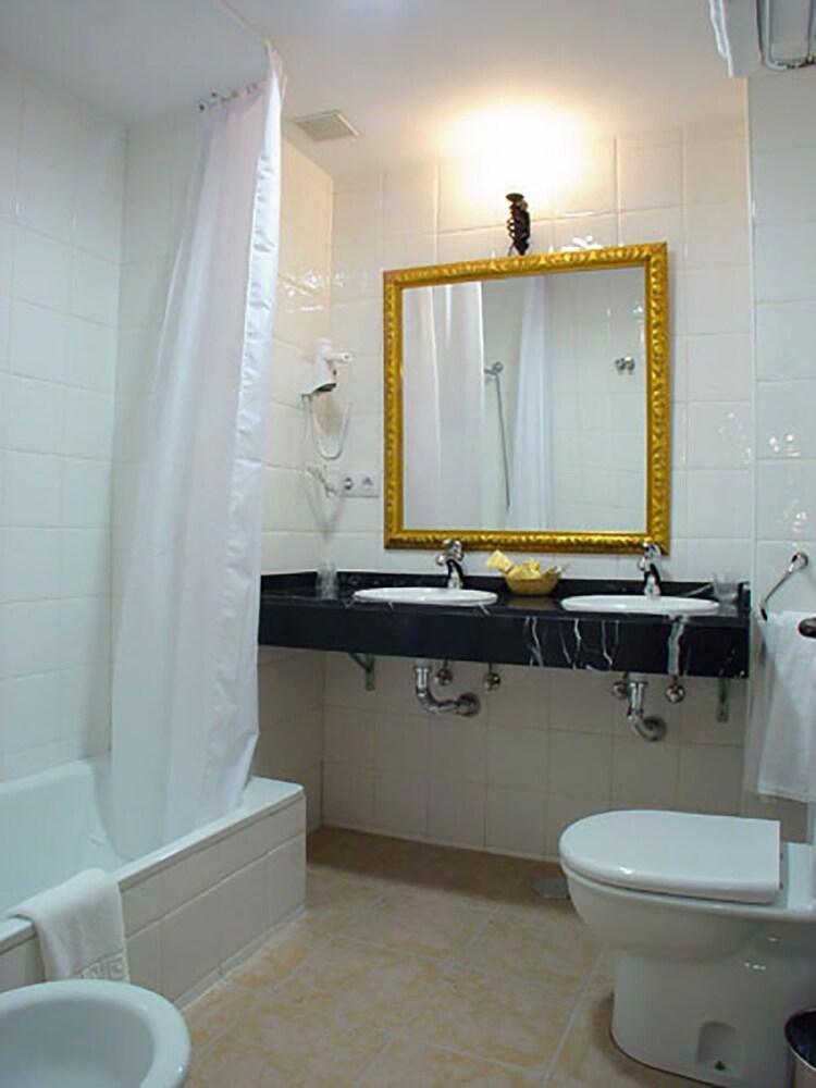 Hotel Nuevo Arlanza Covarrubias Bagian luar foto