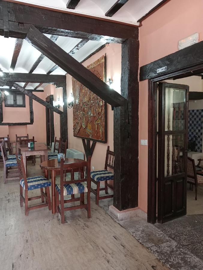 Hotel Nuevo Arlanza Covarrubias Bagian luar foto