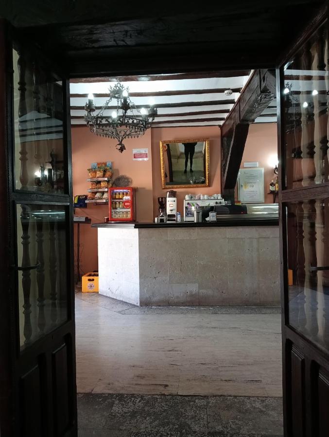Hotel Nuevo Arlanza Covarrubias Bagian luar foto