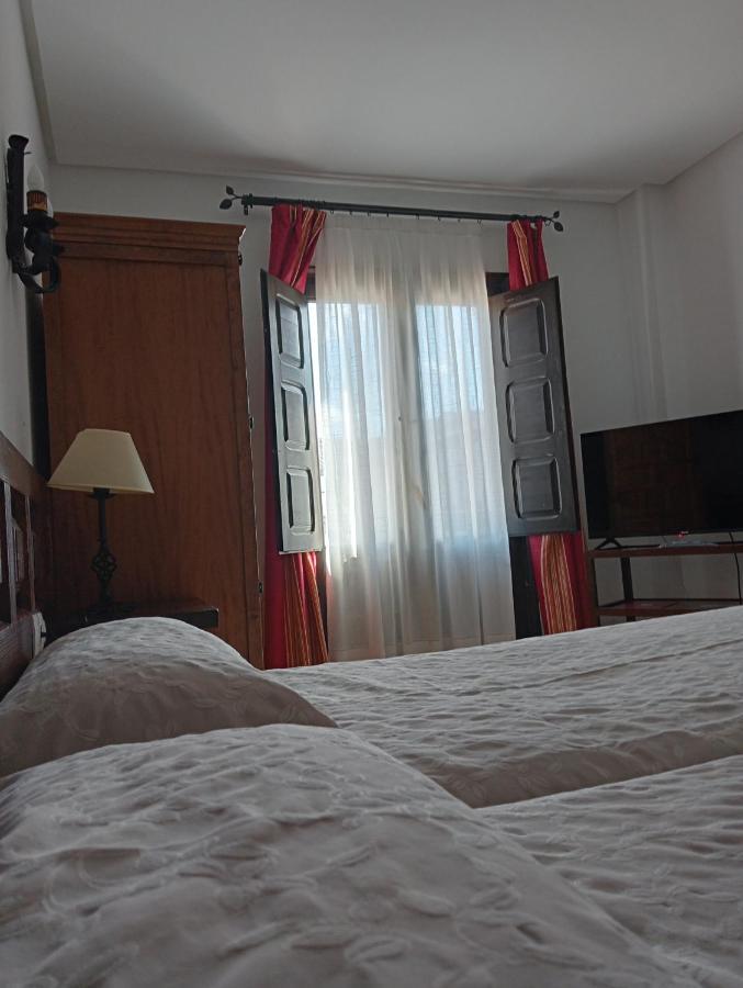 Hotel Nuevo Arlanza Covarrubias Bagian luar foto