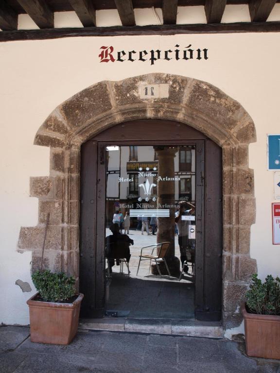 Hotel Nuevo Arlanza Covarrubias Bagian luar foto