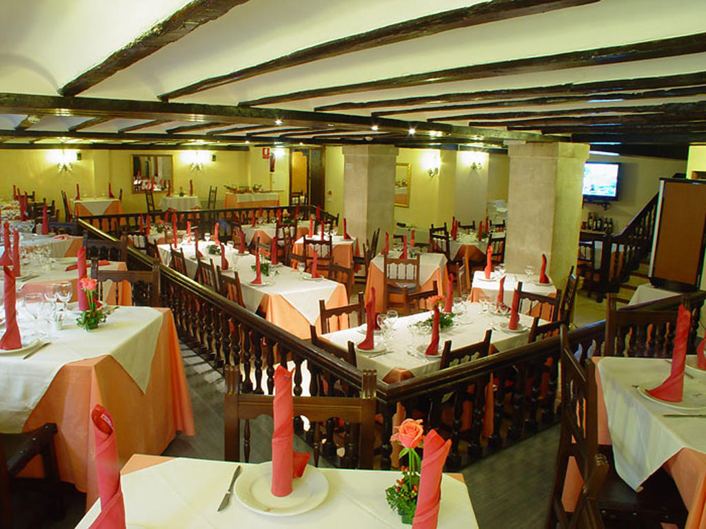 Hotel Nuevo Arlanza Covarrubias Bagian luar foto