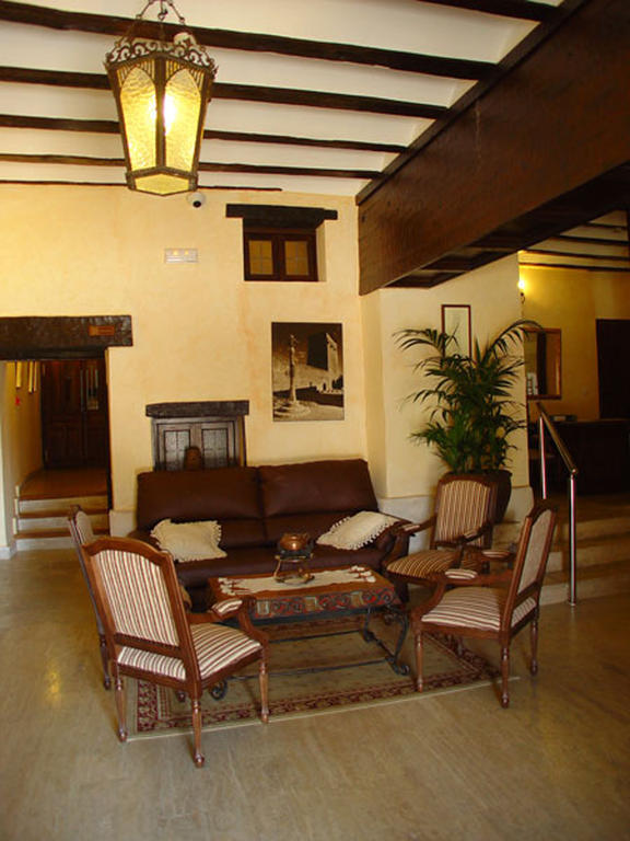 Hotel Nuevo Arlanza Covarrubias Bagian luar foto