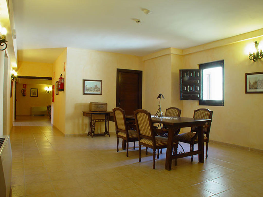 Hotel Nuevo Arlanza Covarrubias Bagian luar foto