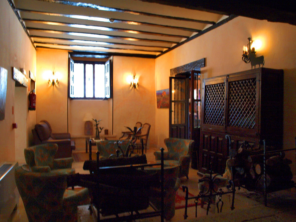 Hotel Nuevo Arlanza Covarrubias Bagian luar foto