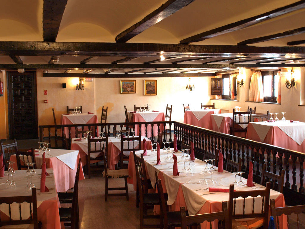 Hotel Nuevo Arlanza Covarrubias Bagian luar foto