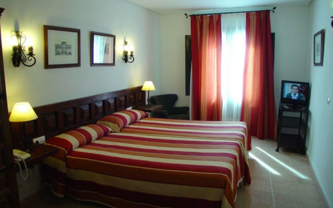 Hotel Nuevo Arlanza Covarrubias Bagian luar foto
