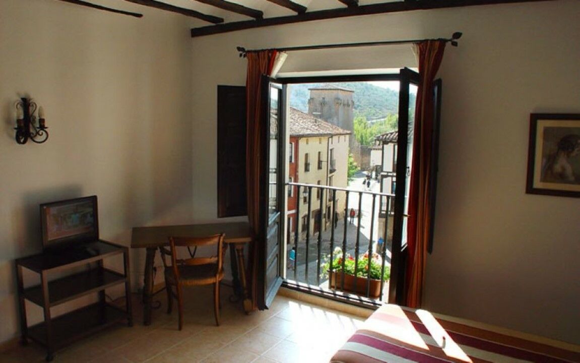 Hotel Nuevo Arlanza Covarrubias Bagian luar foto