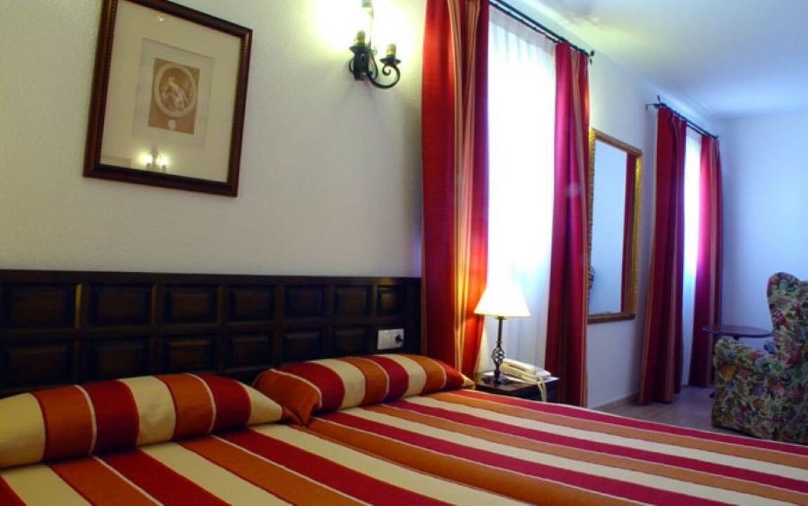 Hotel Nuevo Arlanza Covarrubias Bagian luar foto